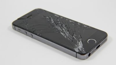 今日校园App下载安装教程封面图，手机屏幕显示应用商店下载界面